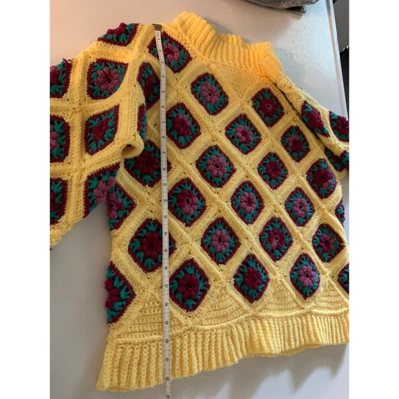 Vintage 70s handmade crochet yellow granny square blanket sweater size medium - Picture 11 of 11